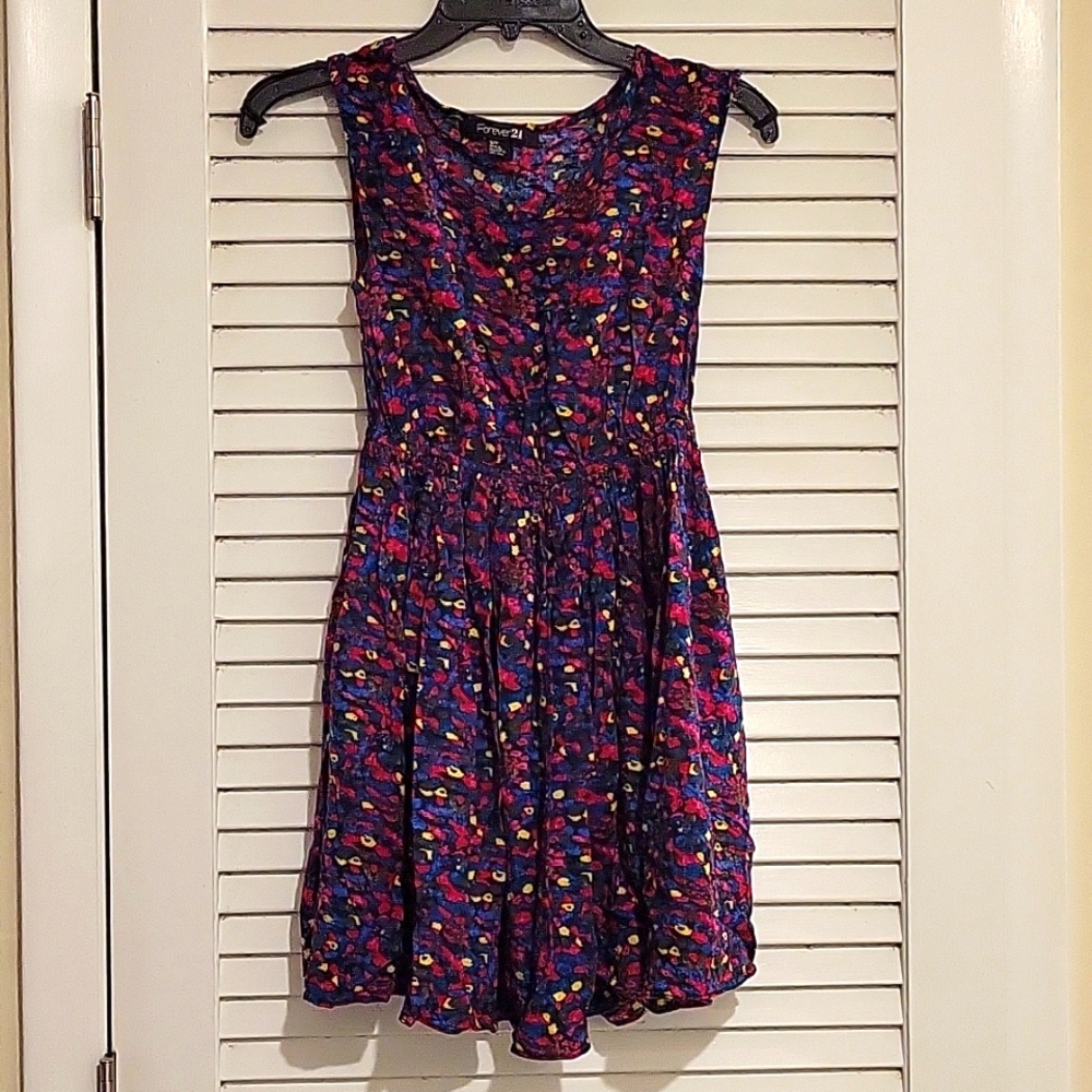 Forever 21 floral sleeveless dress w elastic waist sz S.